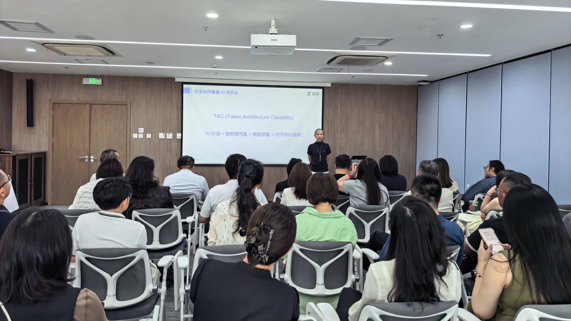 Zhipu AI experts shared perspectives on AI value, model boundaries, and practical enterprise application paths